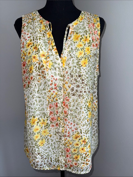 Promesa Tops - Sleeveless Floral Split-Neck Top in Yellow & Green - Womens